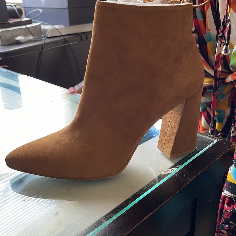 Stuart Weitzman - Picture 2 of 4